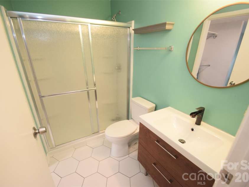 9432 Lexington Circle, Charlotte, NC 28213.  MLS# CAR4371741, YatesRealty ID 19933. 