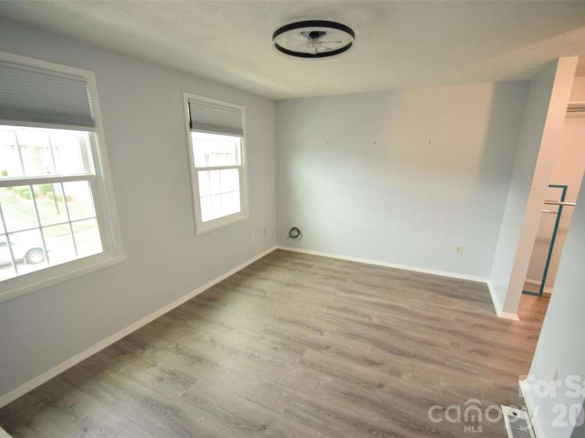 9432 Lexington Circle, Charlotte, NC 28213.  MLS# CAR4371741, YatesRealty ID 19933. 