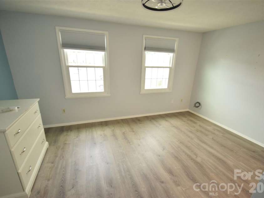 9432 Lexington Circle, Charlotte, NC 28213.  MLS# CAR4371741, YatesRealty ID 19933. 