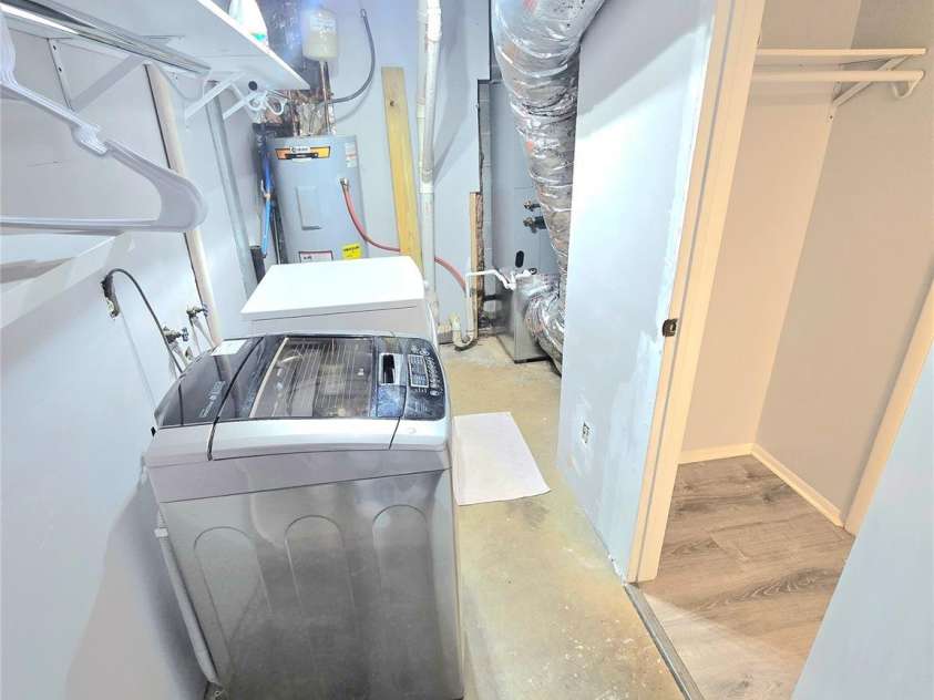 9432 Lexington Circle, Charlotte, NC 28213.  MLS# CAR4371741, YatesRealty ID 19933. Basement Laundry 1