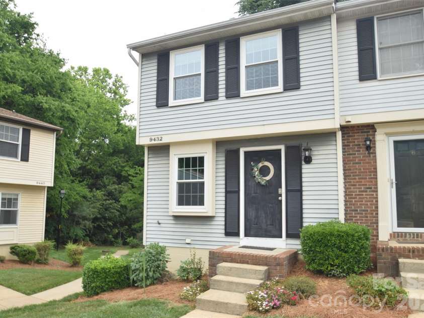 9432 Lexington Circle, Charlotte, NC 28213.  MLS# CAR4371741, YatesRealty ID 19933. Front view