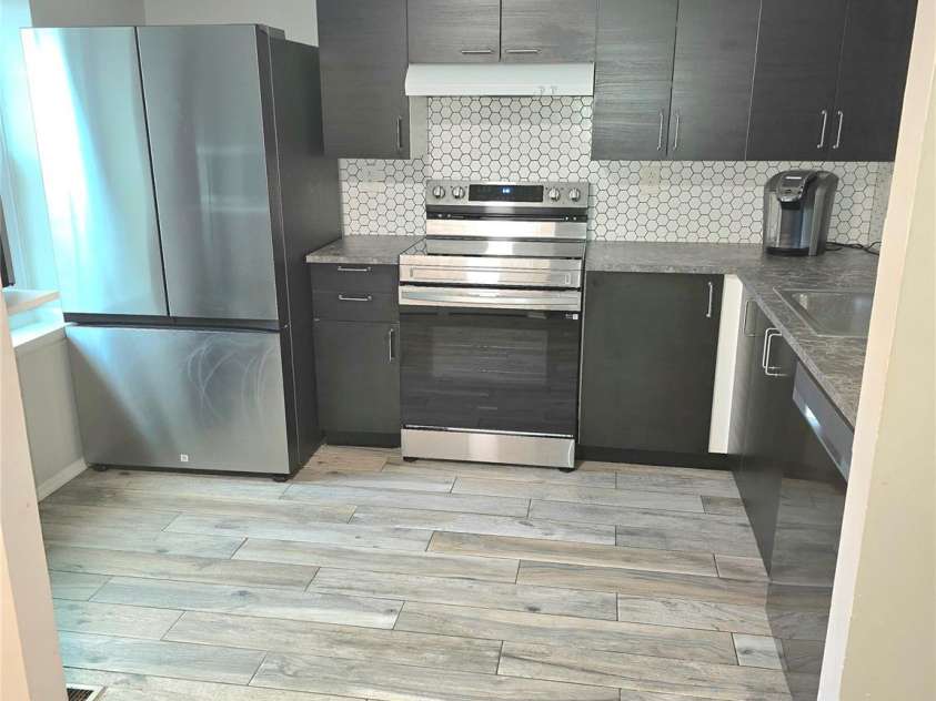 9432 Lexington Circle, Charlotte, NC 28213.  MLS# CAR4371741, YatesRealty ID 19933. Kitchen
