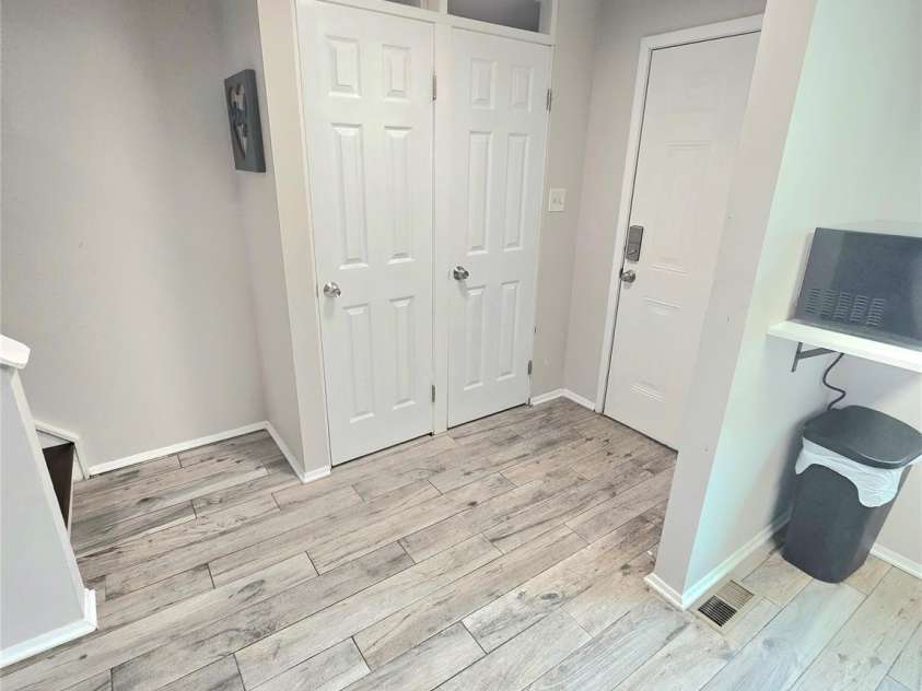 9432 Lexington Circle, Charlotte, NC 28213.  MLS# CAR4371741, YatesRealty ID 19933. Kitchen pantry