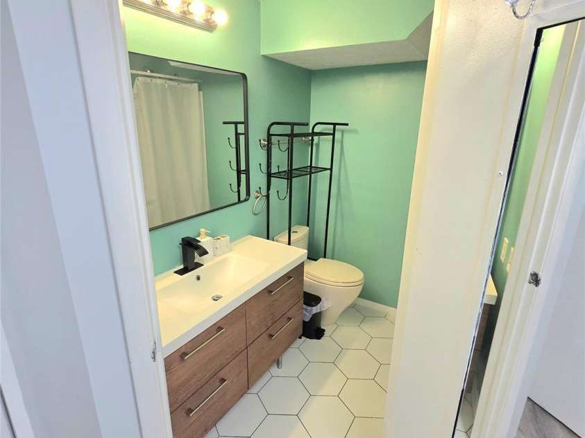 9432 Lexington Circle, Charlotte, NC 28213.  MLS# CAR4371741, YatesRealty ID 19933. Master Basement Bath 2