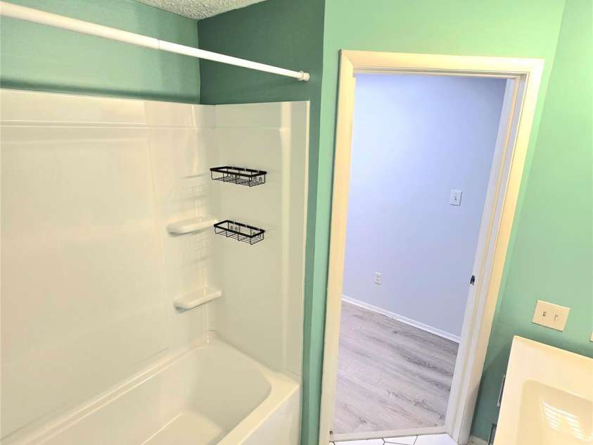 9432 Lexington Circle, Charlotte, NC 28213.  MLS# CAR4371741, YatesRealty ID 19933. Master Basement Bath 3