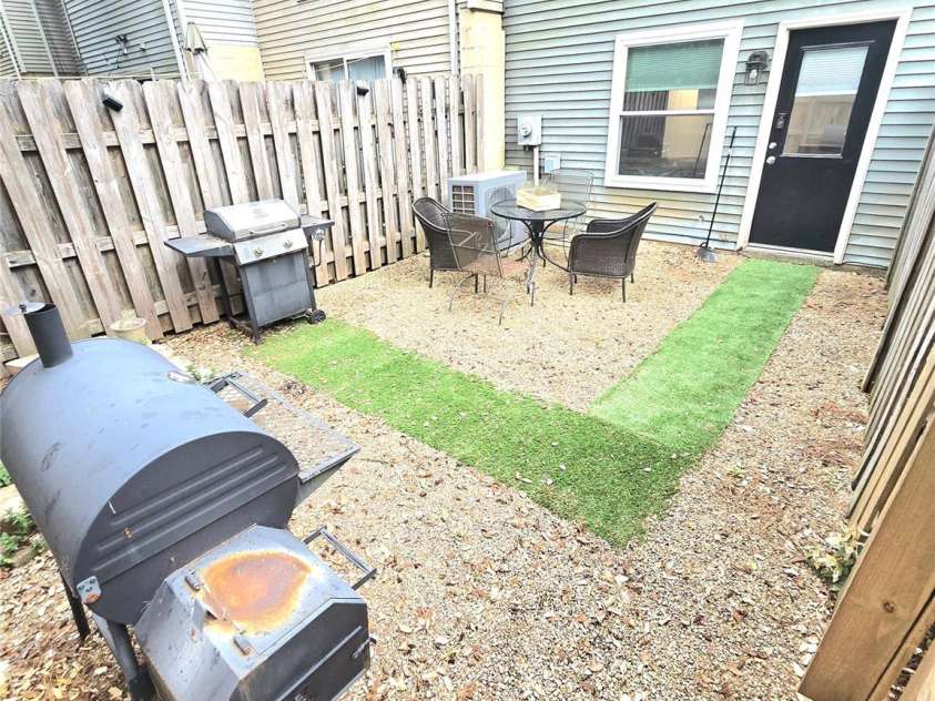 9432 Lexington Circle, Charlotte, NC 28213.  MLS# CAR4371741, YatesRealty ID 19933. Patio 1