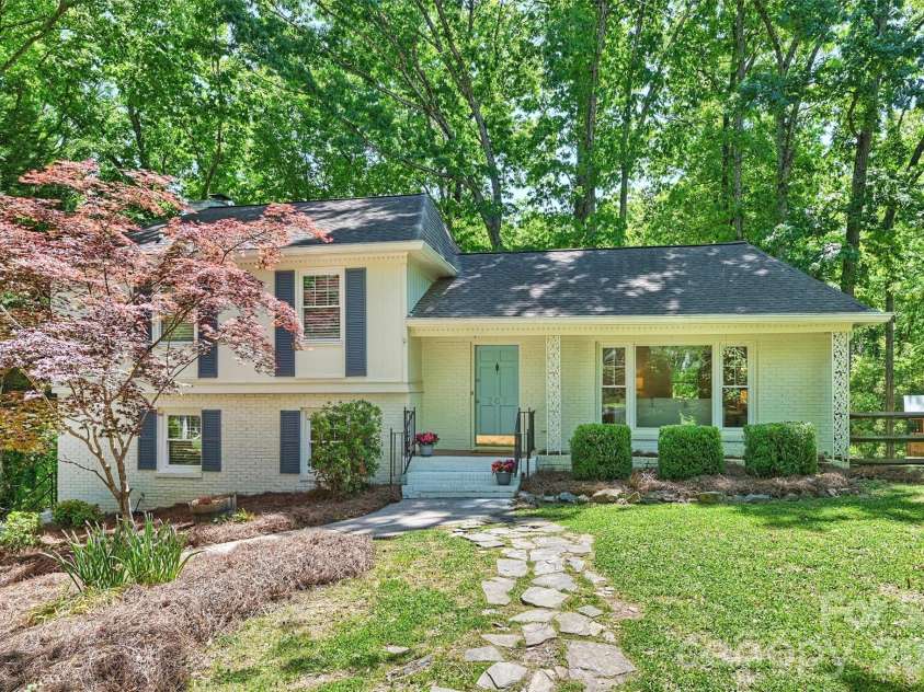 207 Byswick Place, Charlotte, NC 28270.  MLS# CAR4372139, YatesRealty ID 19934. 