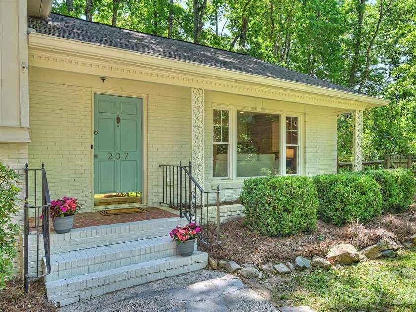 207 Byswick Place, Charlotte, NC 28270.  MLS# CAR4372139, YatesRealty ID 19934. 