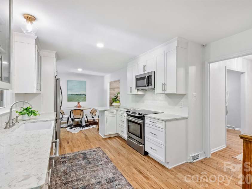 207 Byswick Place, Charlotte, NC 28270.  MLS# CAR4372139, YatesRealty ID 19934. 