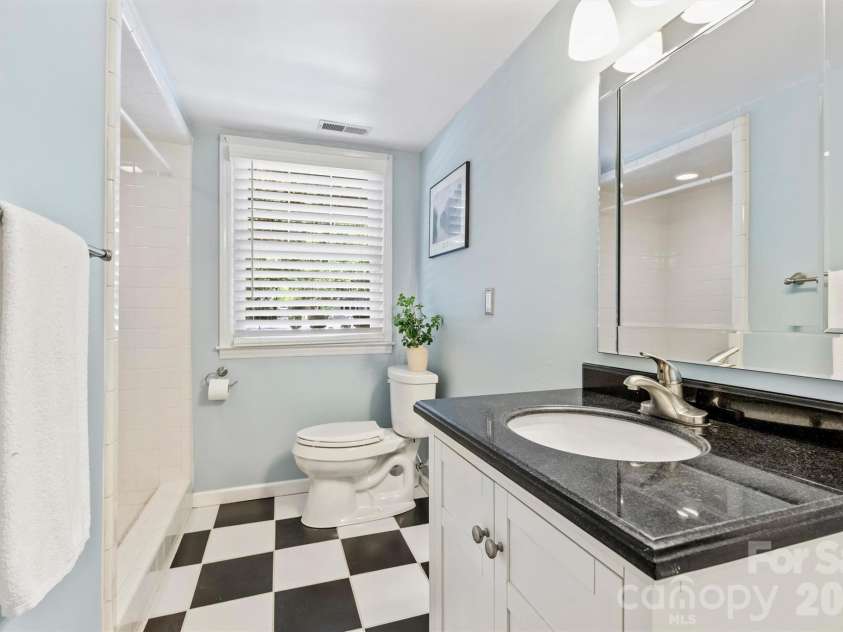 207 Byswick Place, Charlotte, NC 28270.  MLS# CAR4372139, YatesRealty ID 19934. 