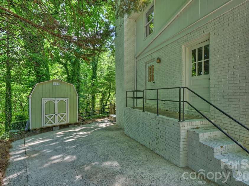 207 Byswick Place, Charlotte, NC 28270.  MLS# CAR4372139, YatesRealty ID 19934. 