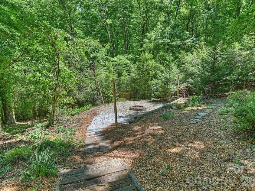 207 Byswick Place, Charlotte, NC 28270.  MLS# CAR4372139, YatesRealty ID 19934. 