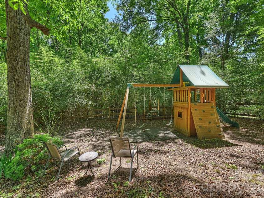 207 Byswick Place, Charlotte, NC 28270.  MLS# CAR4372139, YatesRealty ID 19934. 