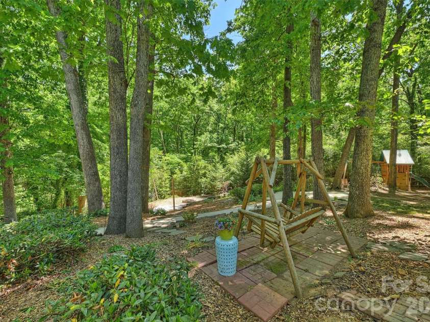 207 Byswick Place, Charlotte, NC 28270.  MLS# CAR4372139, YatesRealty ID 19934. 