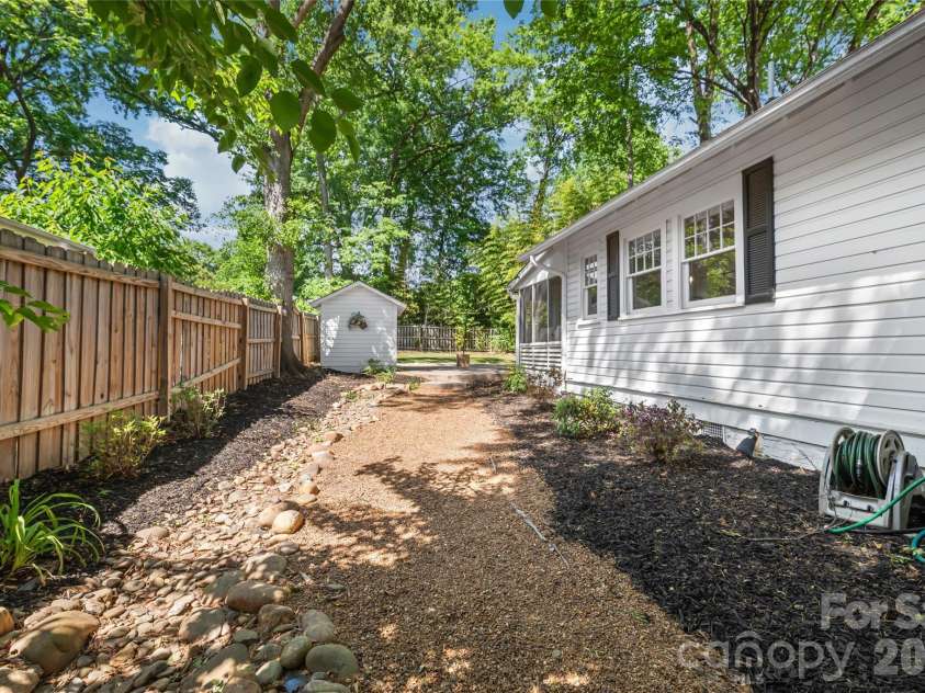 1609 Belvedere Avenue, Charlotte, NC 28205.  MLS# CAR4373497, YatesRealty ID 19935. 