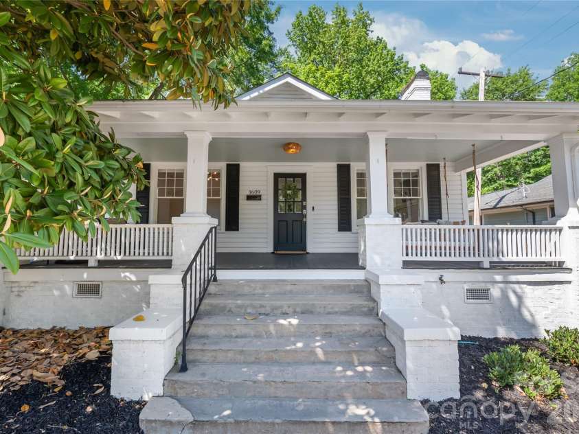 1609 Belvedere Avenue, Charlotte, NC 28205.  MLS# CAR4373497, YatesRealty ID 19935. 