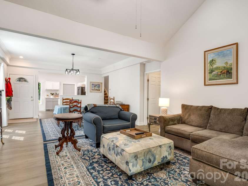 29 Little Cedar Court, Asheville, NC 28805.  MLS# CAR4373943, YatesRealty ID 19936. 