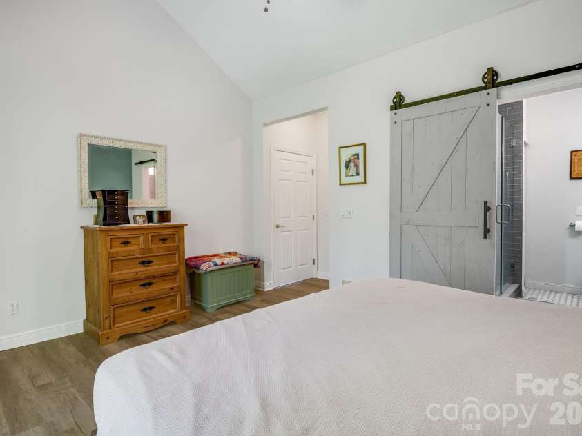 29 Little Cedar Court, Asheville, NC 28805.  MLS# CAR4373943, YatesRealty ID 19936. 