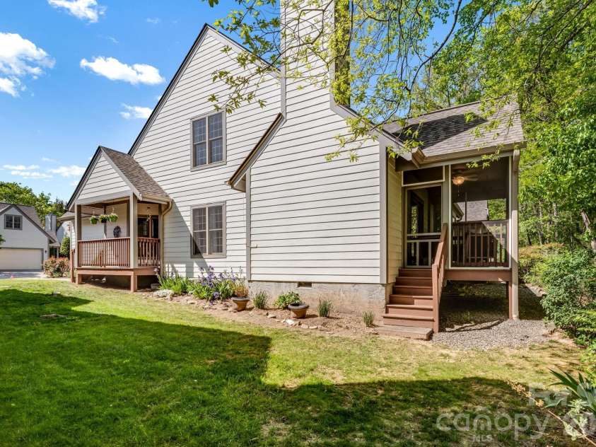 29 Little Cedar Court, Asheville, NC 28805.  MLS# CAR4373943, YatesRealty ID 19936. 