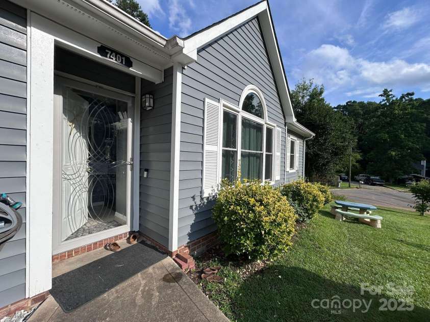 7401 Merrily Lane, Charlotte, NC 28214.  MLS# CAR4270157, YatesRealty ID 19936. 