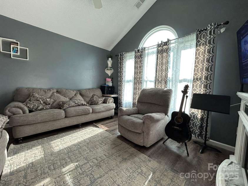 7401 Merrily Lane, Charlotte, NC 28214.  MLS# CAR4270157, YatesRealty ID 19936. 