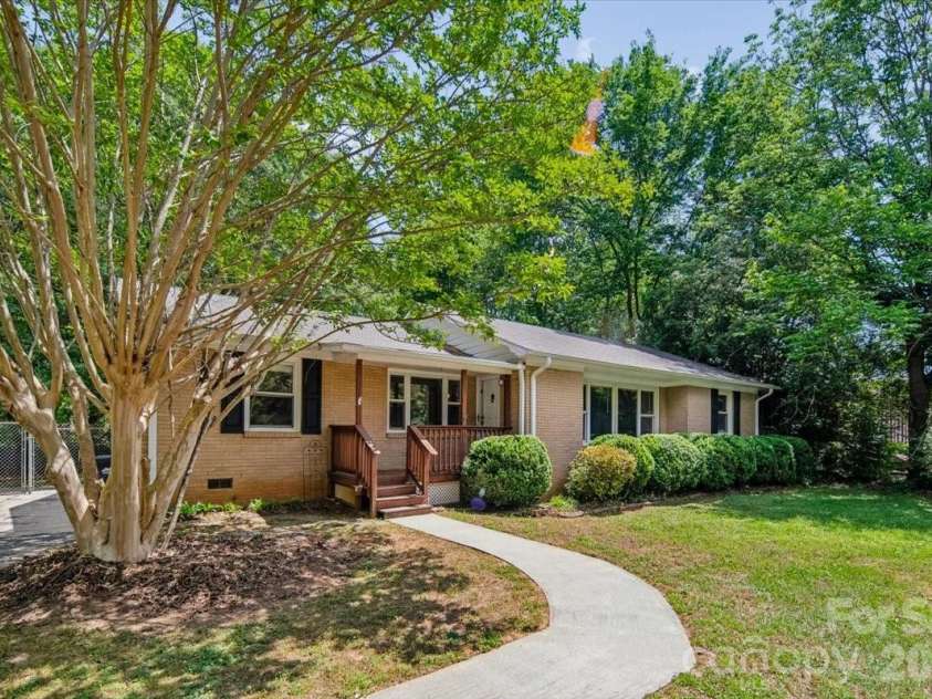 107 Fox Run Drive, Fort Mill, SC 29715.  MLS# CAR4374438, YatesRealty ID 19937. 