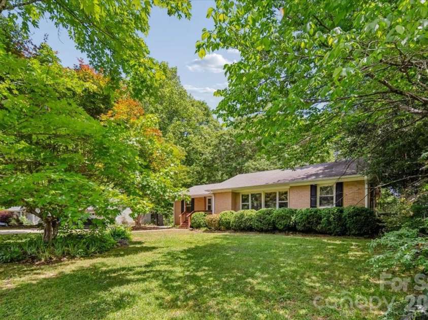 107 Fox Run Drive, Fort Mill, SC 29715.  MLS# CAR4374438, YatesRealty ID 19937. 