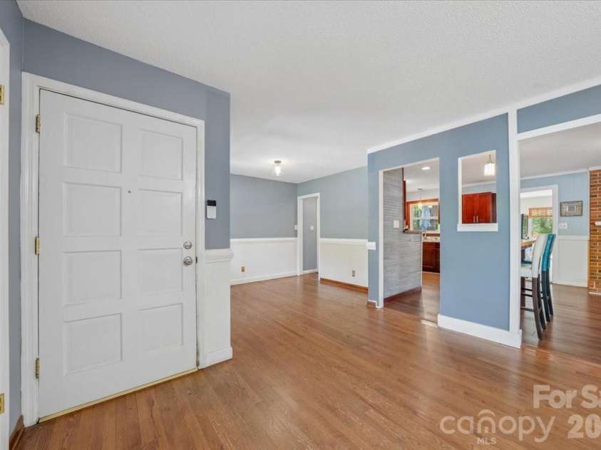 107 Fox Run Drive, Fort Mill, SC 29715.  MLS# CAR4374438, YatesRealty ID 19937. 