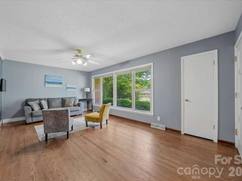 107 Fox Run Drive, Fort Mill, SC 29715.  MLS# CAR4374438, YatesRealty ID 19937. 