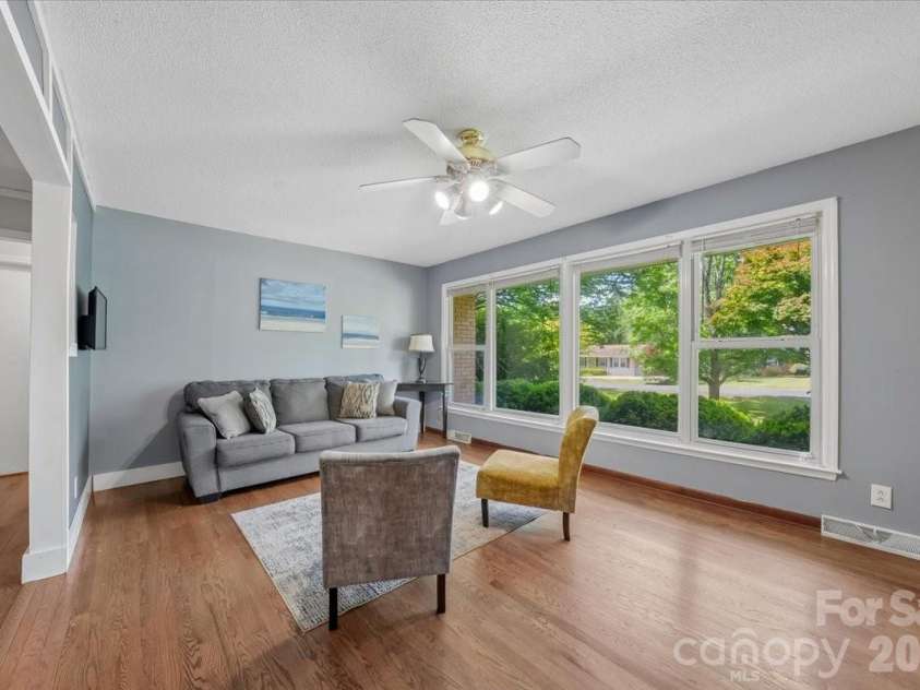 107 Fox Run Drive, Fort Mill, SC 29715.  MLS# CAR4374438, YatesRealty ID 19937. 