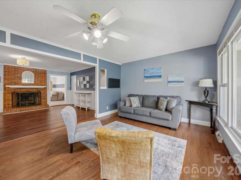 107 Fox Run Drive, Fort Mill, SC 29715.  MLS# CAR4374438, YatesRealty ID 19937. 