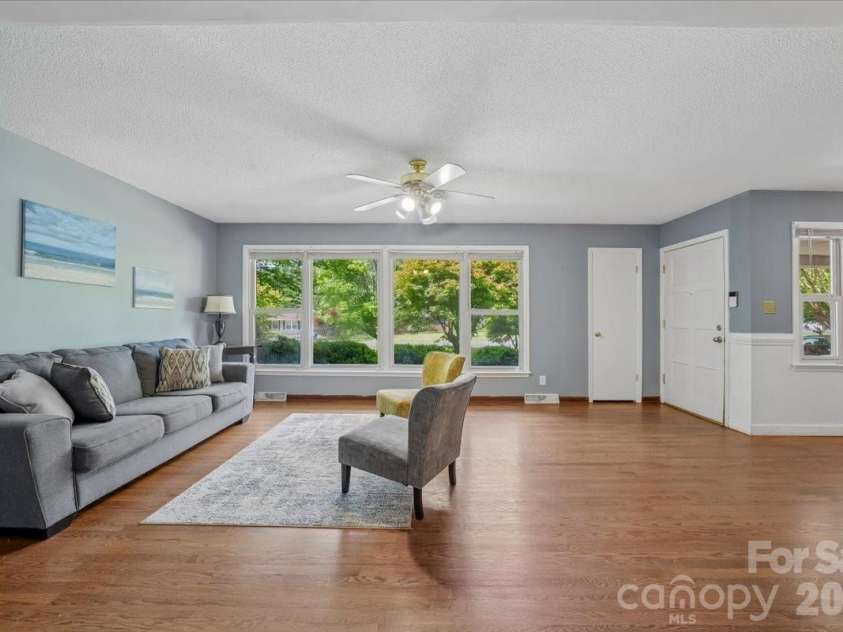 107 Fox Run Drive, Fort Mill, SC 29715.  MLS# CAR4374438, YatesRealty ID 19937. 