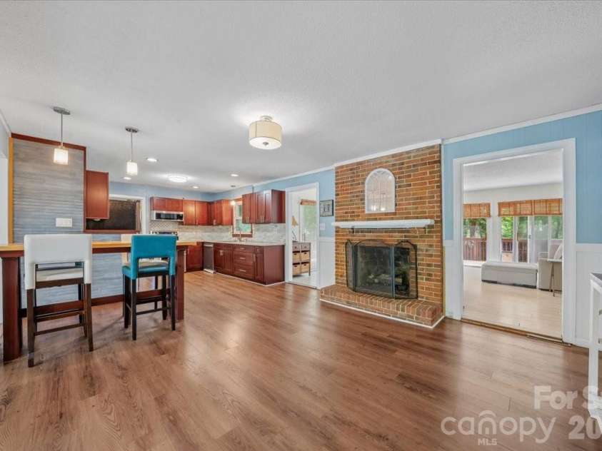 107 Fox Run Drive, Fort Mill, SC 29715.  MLS# CAR4374438, YatesRealty ID 19937. 
