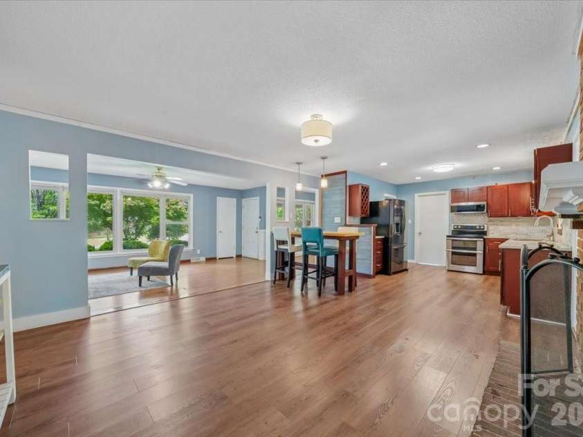 107 Fox Run Drive, Fort Mill, SC 29715.  MLS# CAR4374438, YatesRealty ID 19937. 