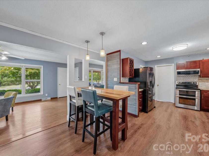 107 Fox Run Drive, Fort Mill, SC 29715.  MLS# CAR4374438, YatesRealty ID 19937. 