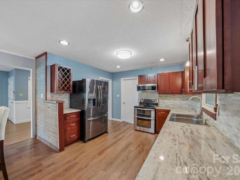 107 Fox Run Drive, Fort Mill, SC 29715.  MLS# CAR4374438, YatesRealty ID 19937. 