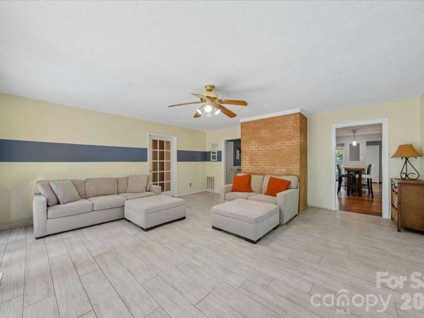 107 Fox Run Drive, Fort Mill, SC 29715.  MLS# CAR4374438, YatesRealty ID 19937. 