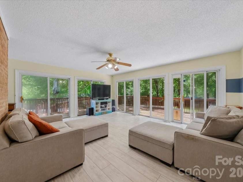 107 Fox Run Drive, Fort Mill, SC 29715.  MLS# CAR4374438, YatesRealty ID 19937. 