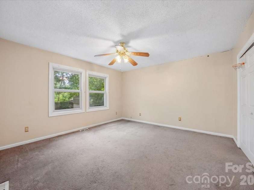 107 Fox Run Drive, Fort Mill, SC 29715.  MLS# CAR4374438, YatesRealty ID 19937. 