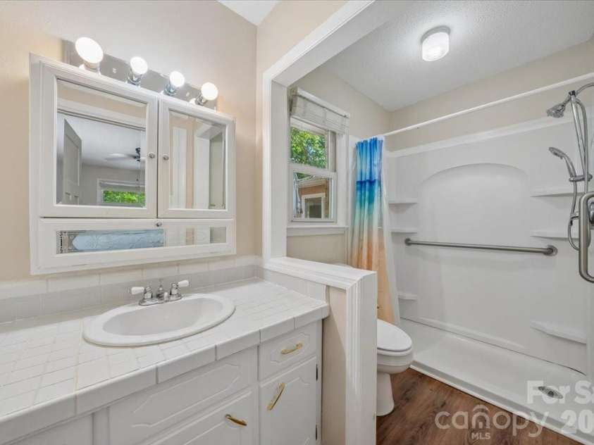 107 Fox Run Drive, Fort Mill, SC 29715.  MLS# CAR4374438, YatesRealty ID 19937. 