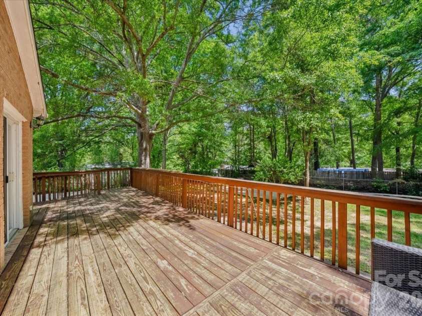 107 Fox Run Drive, Fort Mill, SC 29715.  MLS# CAR4374438, YatesRealty ID 19937. 