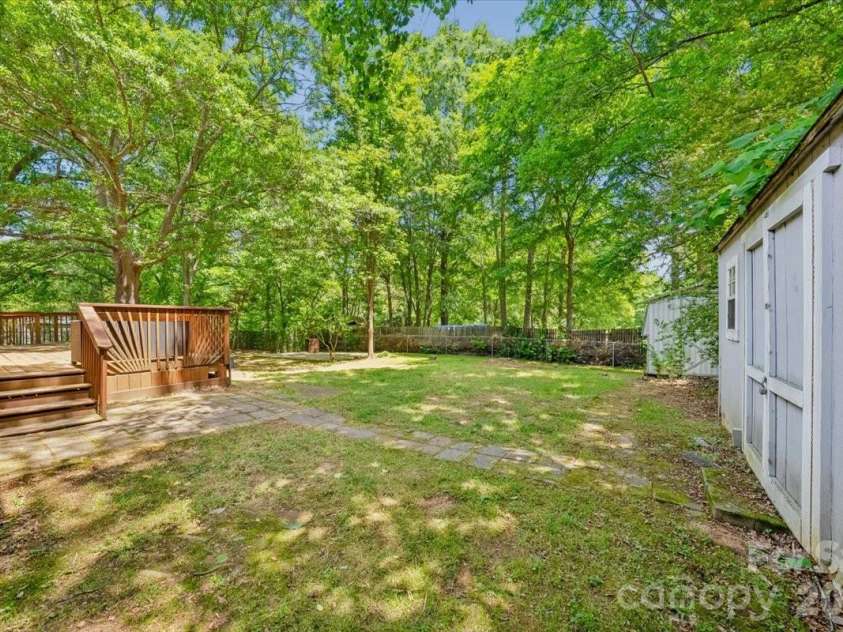 107 Fox Run Drive, Fort Mill, SC 29715.  MLS# CAR4374438, YatesRealty ID 19937. 
