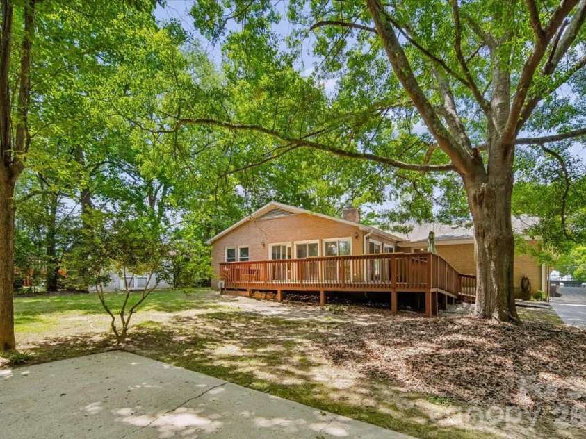 107 Fox Run Drive, Fort Mill, SC 29715.  MLS# CAR4374438, YatesRealty ID 19937. 