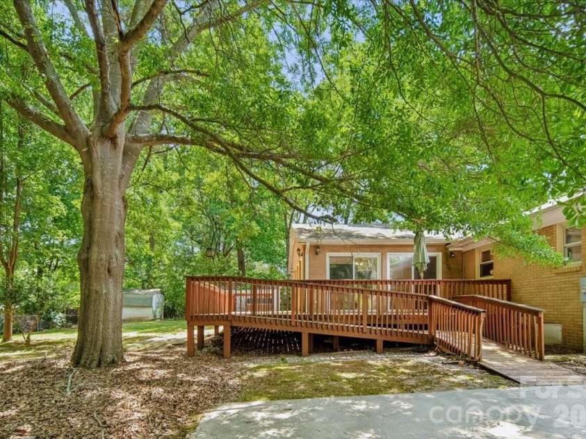 107 Fox Run Drive, Fort Mill, SC 29715.  MLS# CAR4374438, YatesRealty ID 19937. 