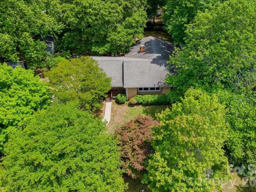 107 Fox Run Drive, Fort Mill, SC 29715.  MLS# CAR4374438, YatesRealty ID 19937. 