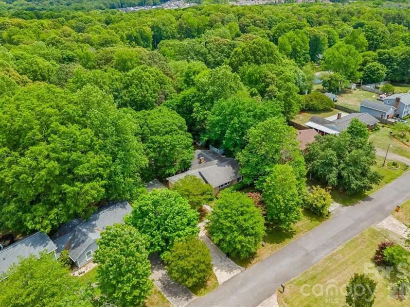 107 Fox Run Drive, Fort Mill, SC 29715.  MLS# CAR4374438, YatesRealty ID 19937. 