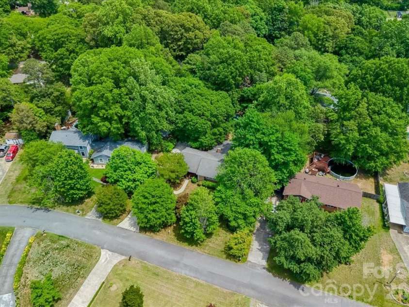 107 Fox Run Drive, Fort Mill, SC 29715.  MLS# CAR4374438, YatesRealty ID 19937. 