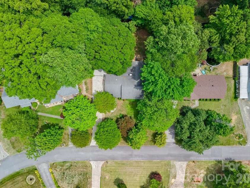 107 Fox Run Drive, Fort Mill, SC 29715.  MLS# CAR4374438, YatesRealty ID 19937. 