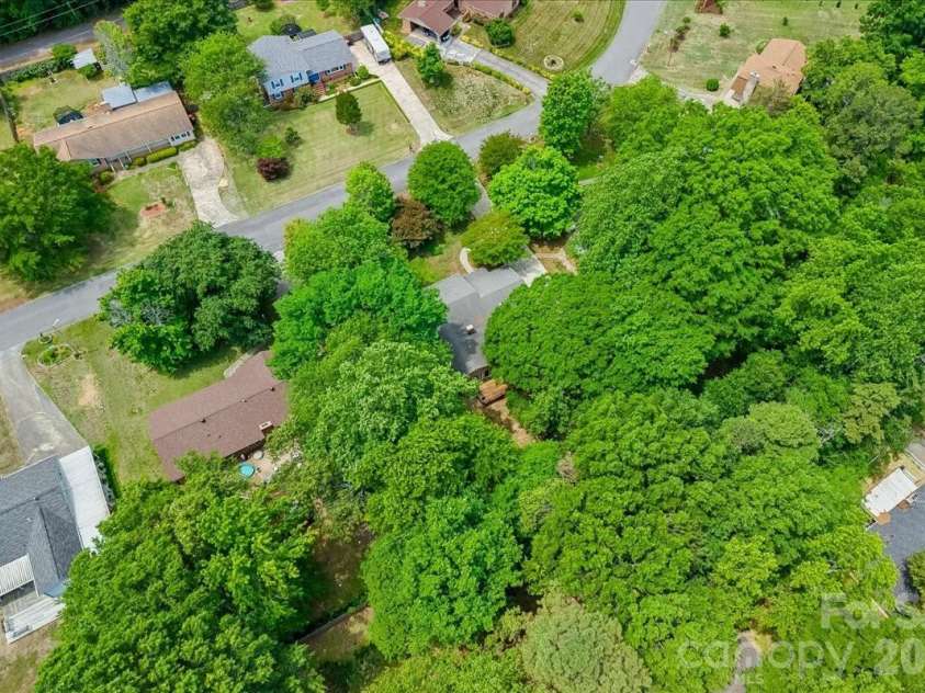 107 Fox Run Drive, Fort Mill, SC 29715.  MLS# CAR4374438, YatesRealty ID 19937. 