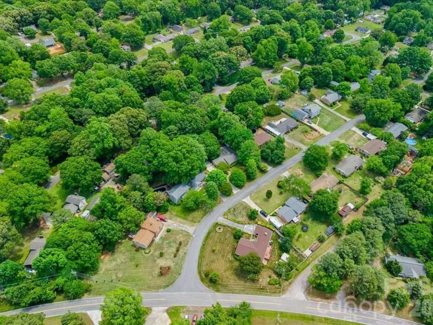 107 Fox Run Drive, Fort Mill, SC 29715.  MLS# CAR4374438, YatesRealty ID 19937. 